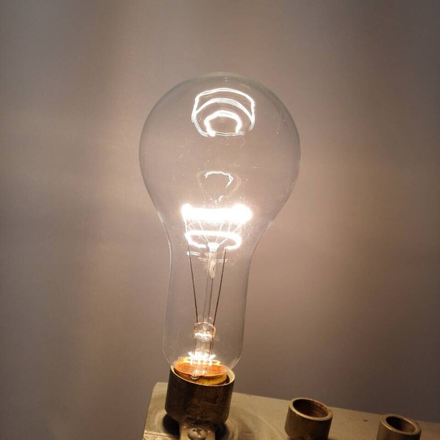 100W 150W 200W 300W A25 E26 E27 B22 110v or 240v E Incandescent Edison Light Bulb