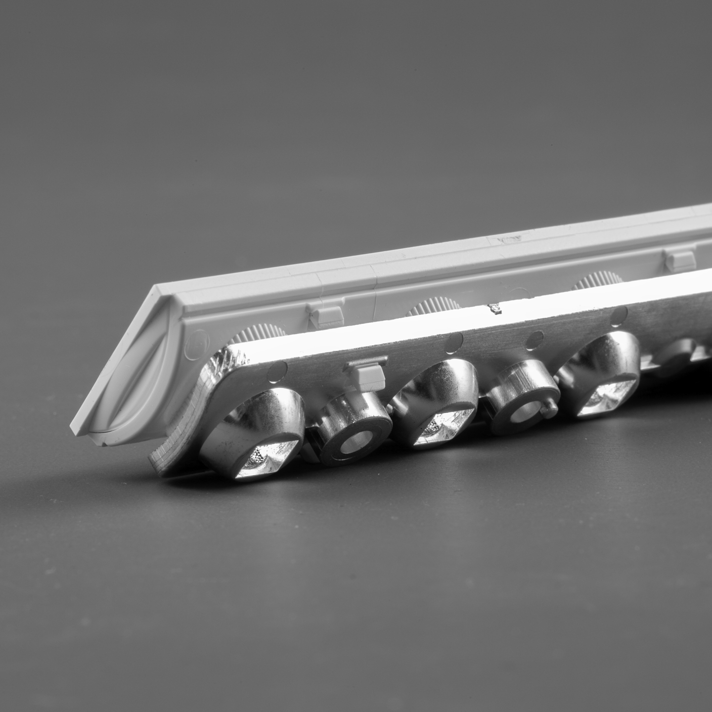 Linear Led Lens Ultra Thin Magnetic Track Light Reflector Ingot Shape LER70picture4