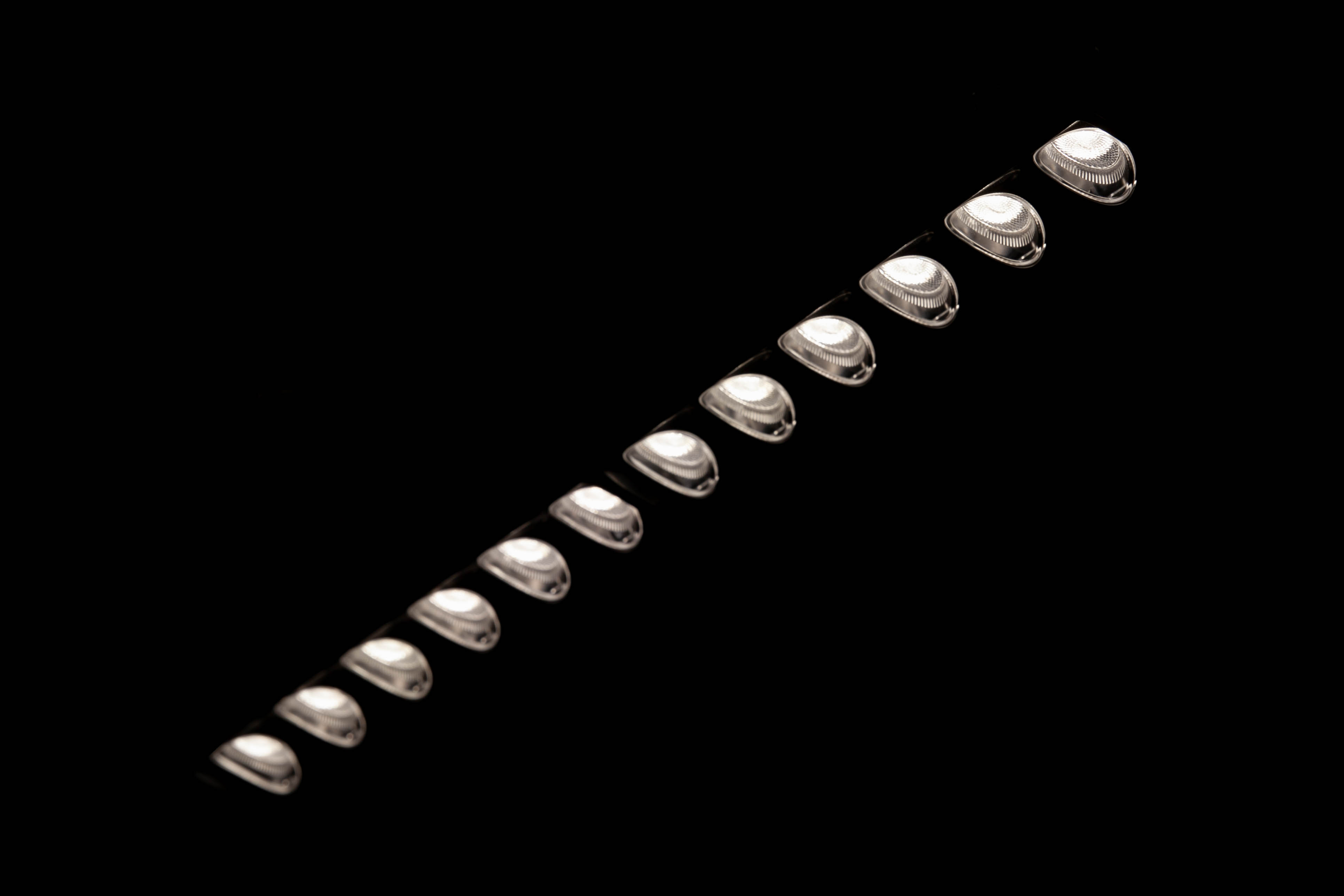 Linear Led Lens Ultra Thin Magnetic Track Light Reflector Ingot Shape