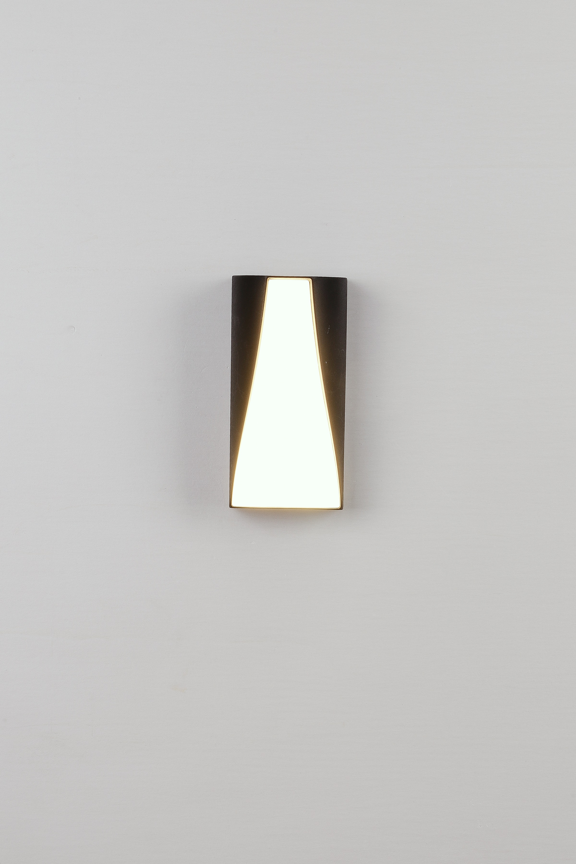 IP65 Waterproof Modern Outdoor Corridor Garden Wall Lamp WL2990picture2