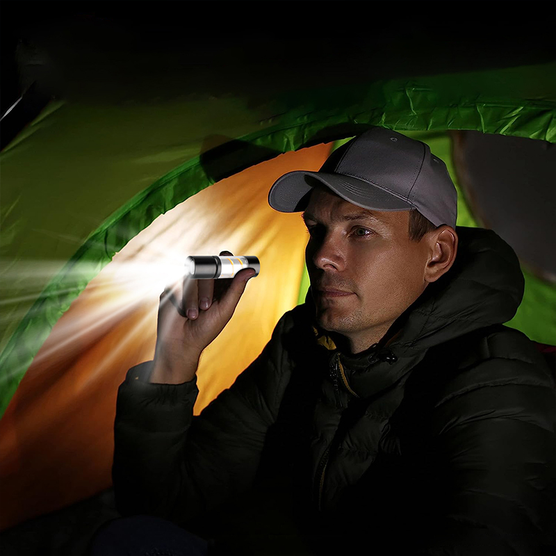 USB Rechargeable Mini Xpe LED Outdoor Flashlight FSH510picture6