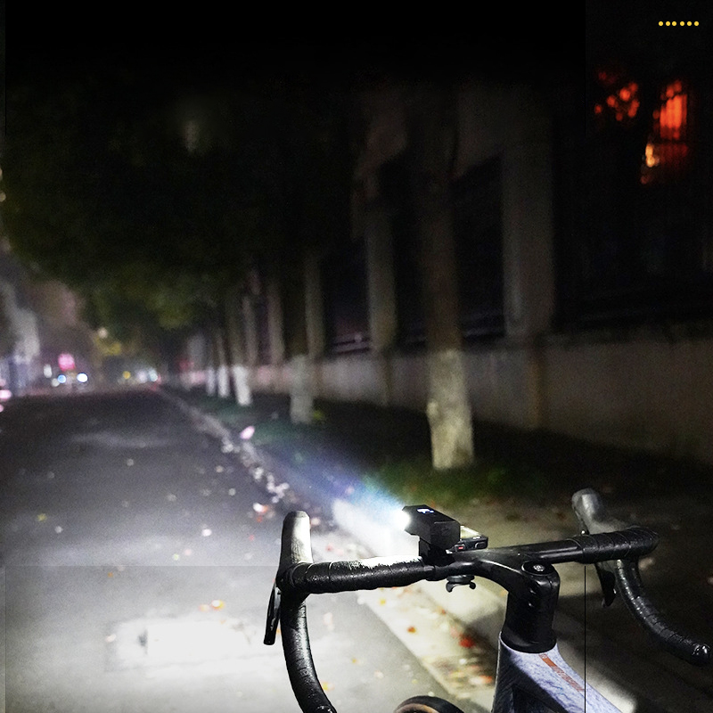 Night Riding Rechargeable Digital Power Display LED Bike Light BKE7400picture4