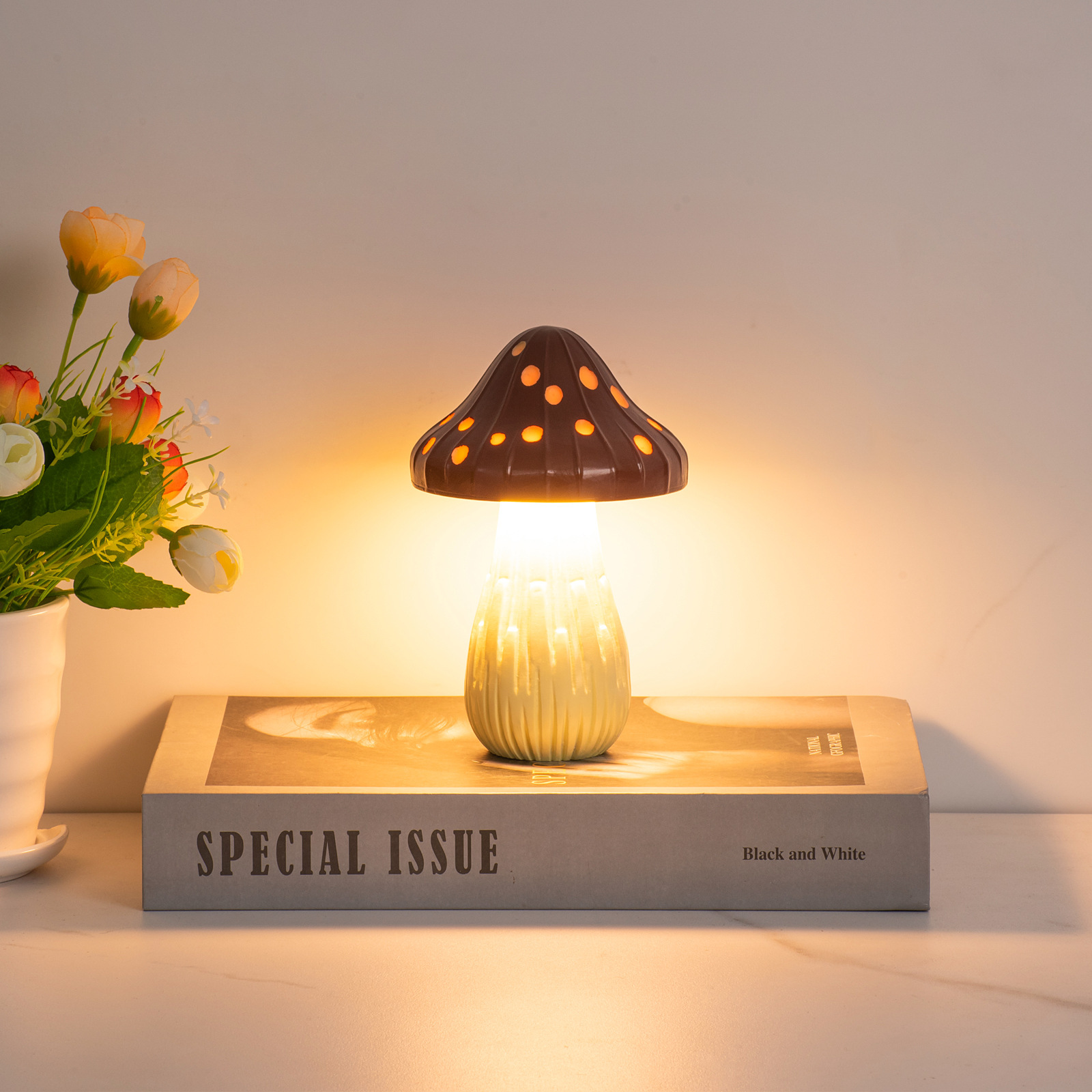 New Creative LED Table Lamp Mushroom Atmosphere Night Light Suitable for Bedroom Study Bedside