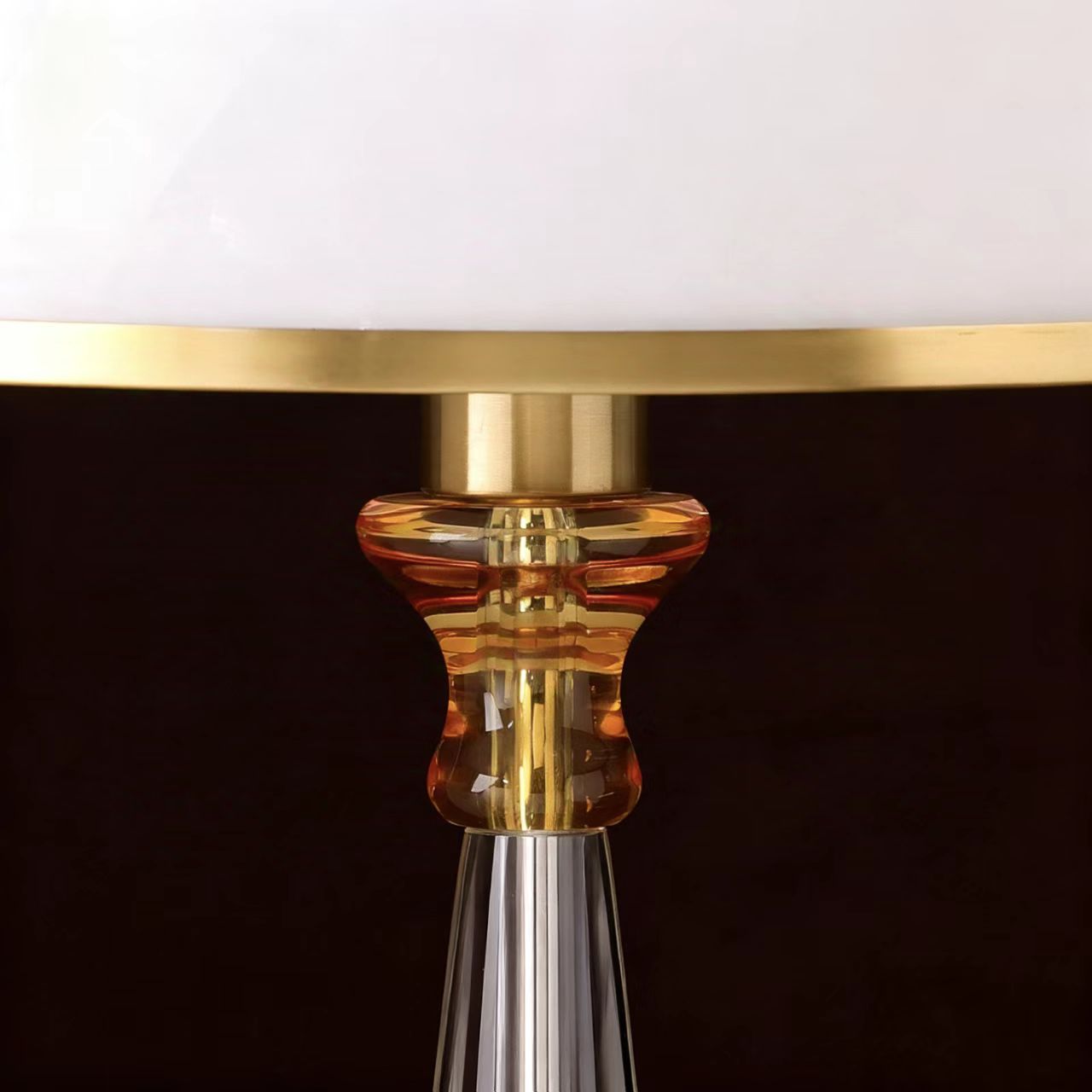 European Style Light Luxury LED Retro Decoration Bedside Table Lamp EUS570picture3