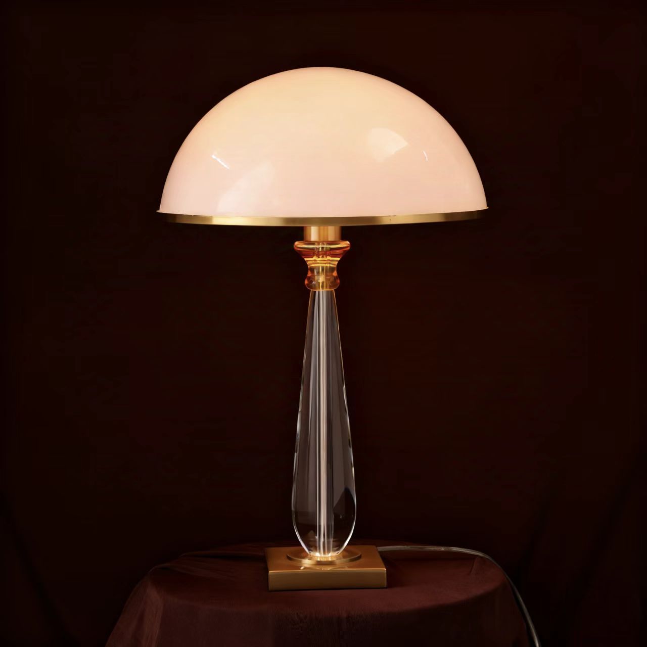 European Style Light Luxury LED Retro Decoration Bedside Table Lamp EUS570picture6