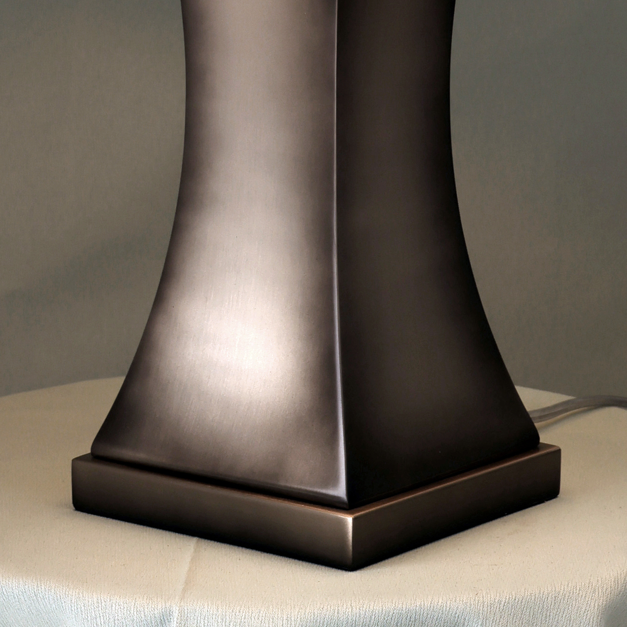 Customizable Fabric LampShade Restaurant Decor Rechargeable Table Lamp CMS330picture4