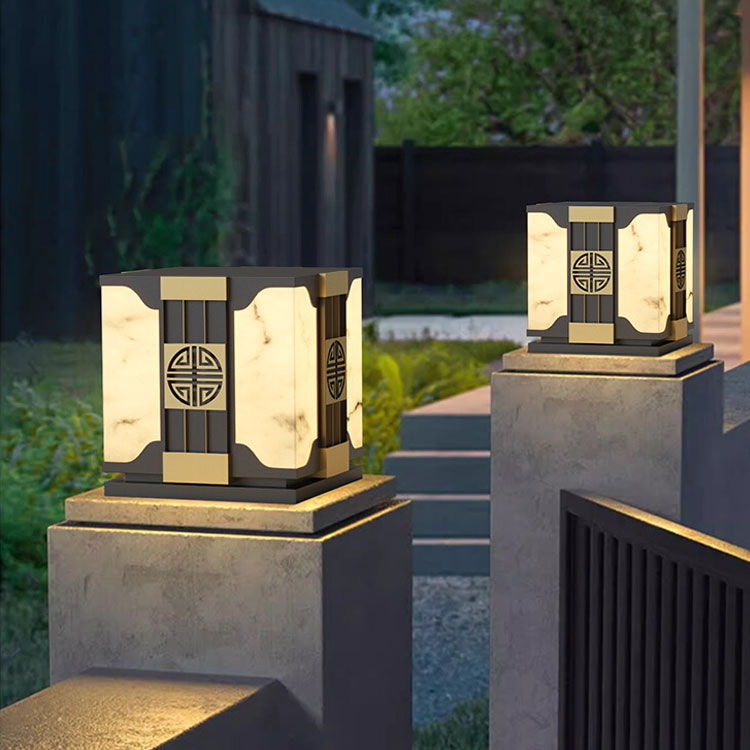 IP65 Waterproof Outdoor Yard Fence Solar LED Gate Pillar Light for Garden PLR1400picture2