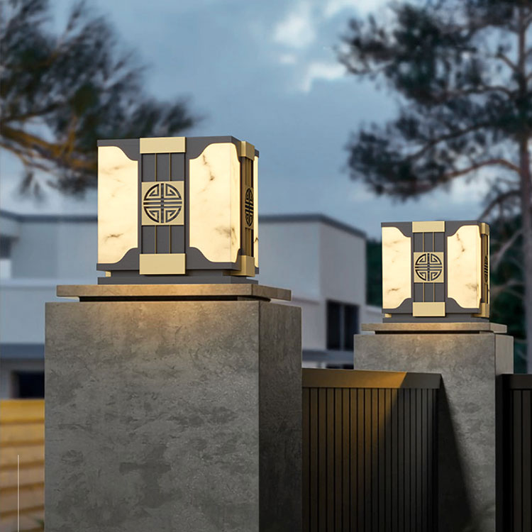 IP65 Waterproof Outdoor Yard Fence Solar LED Gate Pillar Light for Garden PLR1400picture6