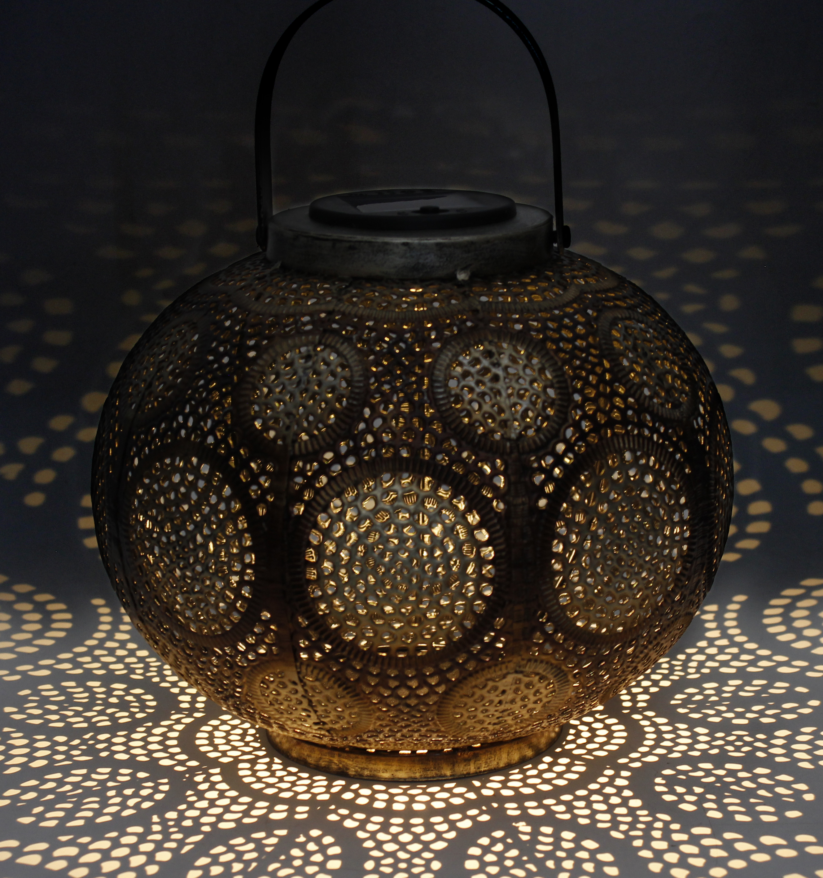 Iron LED Hollowed Pattern Outdoor Solar Lantern Decorative Garden Lamp LAN260picture3